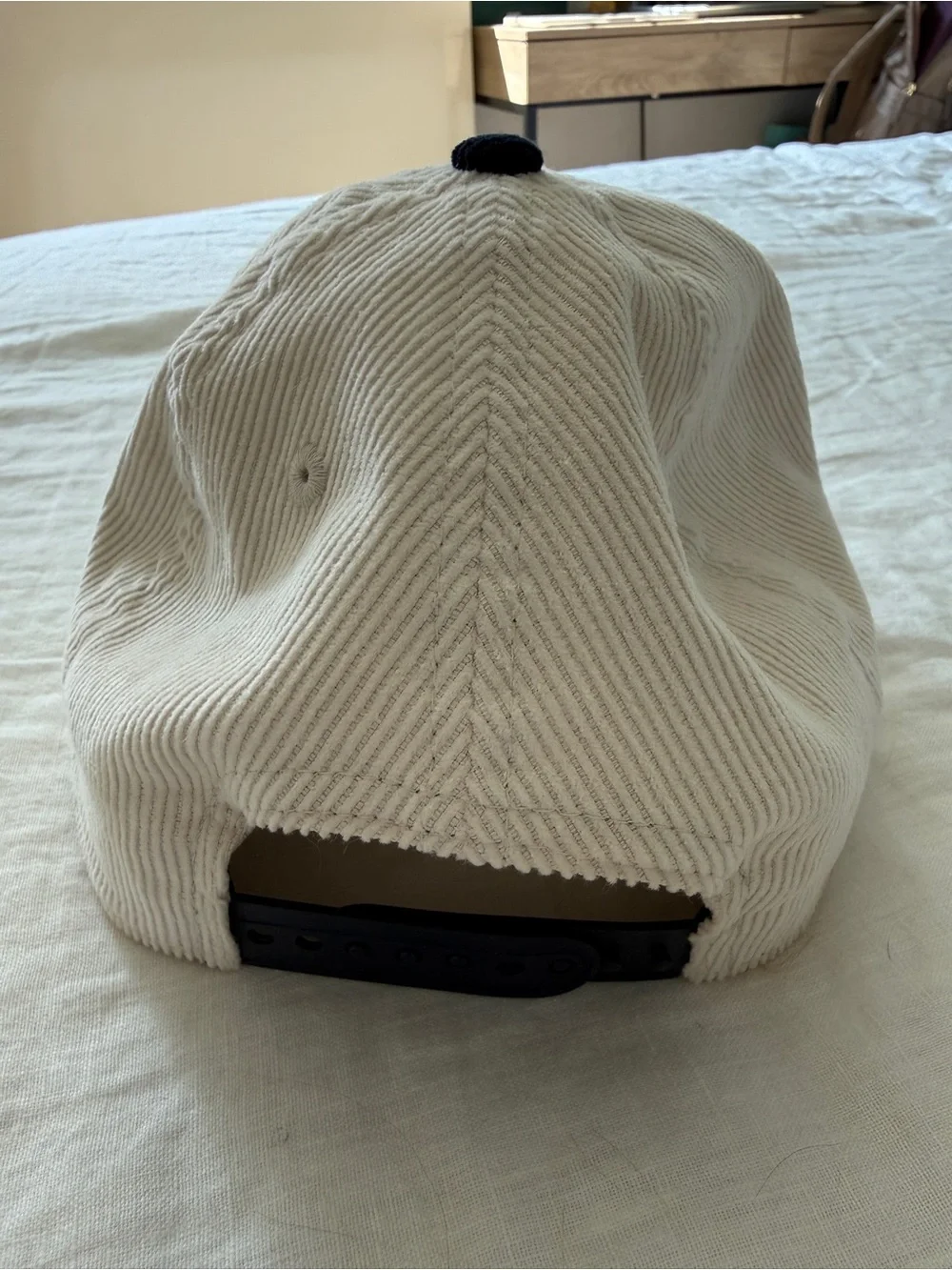 New York Yankees Two-Tone Corduroy Cap - White & Black